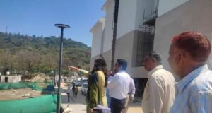 हमीरपुर उपायुक्त ने की मैडिकल कॉलेज के कार्यों की समीक्षा