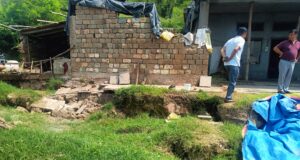 जब्बल खैरियां गांव का दौरा डर के साए में तीन परिवार अन्य ग्रामीण भी चिंता में