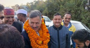 संकट की घड़ी में मुख्यमंत्री सुखविंदर सिंह सुक्खू के साथ बड़सर की जनता प्राण प्रतिष्ठा कार्यक्रम मुखयतिथि केविनेट मंत्री राजेश धर्माणी बणी में