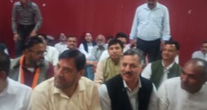 बड़सर ब्लाक कांग्रेस की बैठक में कार्यकर्ताओं ने एकजुट होकर आगे बढ़ाने का किया निर्णय