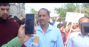 विद्युत बोर्ड के कर्मचारियों तथा पेंशनरों ने संयुक्त मोर्चा के तत्वाधान में दिया धरना प्रदर्शन