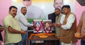 बडसर कांग्रेस ने अर्पित किए श्रद्धा सुमन