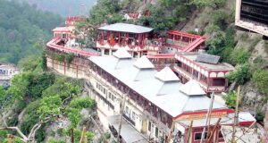 बाबा बालक नाथ मंदिर दियोटसिद्ध स्थाई मंदिर अधिकारी न होने से परेशान श्रद्धालु